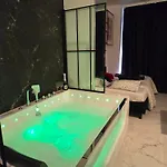 아파트 Jacuzzi Centrum *