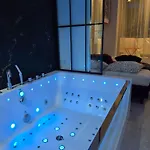 Jacuzzi Centrum 아파트 *